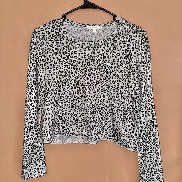 Antistar Women's Long Sleeve Gray Cheetah Print Cropped Blouse Size Small - Picture 1 of 9